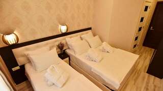 Отель Hotel Vere Tower Тбилиси Стандартный трехместный номер-7